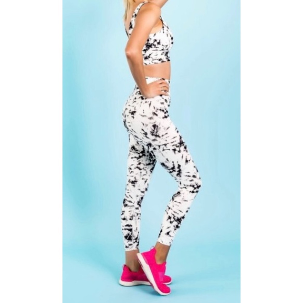 NWT *IVL* Collective Athletic Leggings … *MARBLE* … Size: 6
